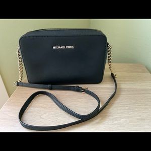 Michael Kors Jet Set Crossbody Shoulder Bag in Black Saffiano Leather